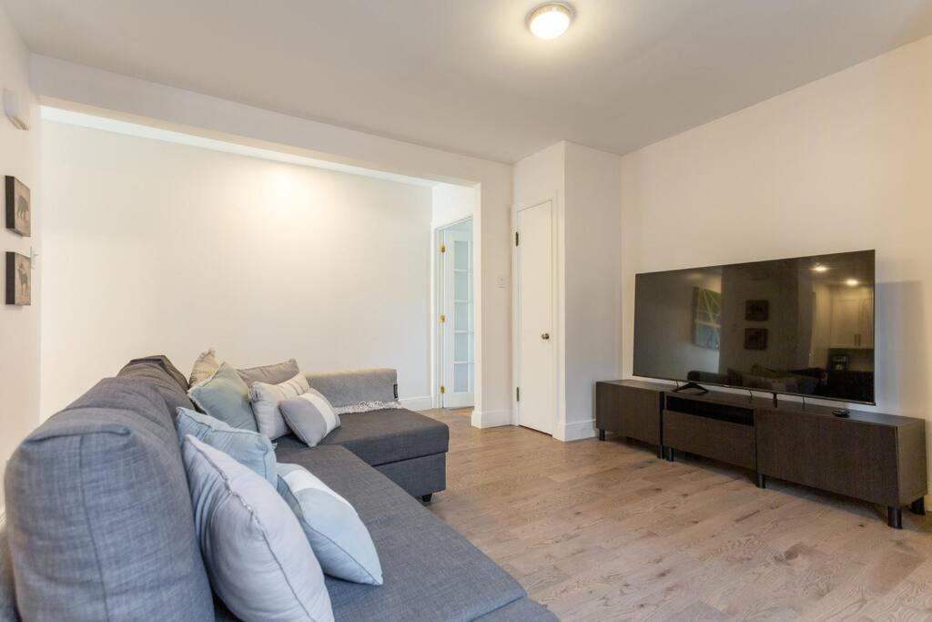 Free Parking, Beautiful 4 1/2- 2 Bedroom Apartment Montréal Kültér fotó