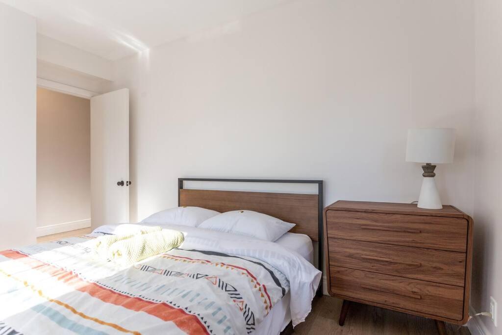 Free Parking, Beautiful 4 1/2- 2 Bedroom Apartment Montréal Kültér fotó
