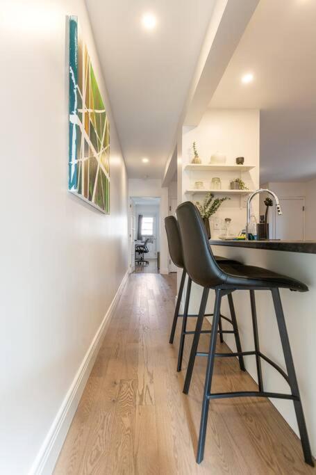 Free Parking, Beautiful 4 1/2- 2 Bedroom Apartment Montréal Kültér fotó