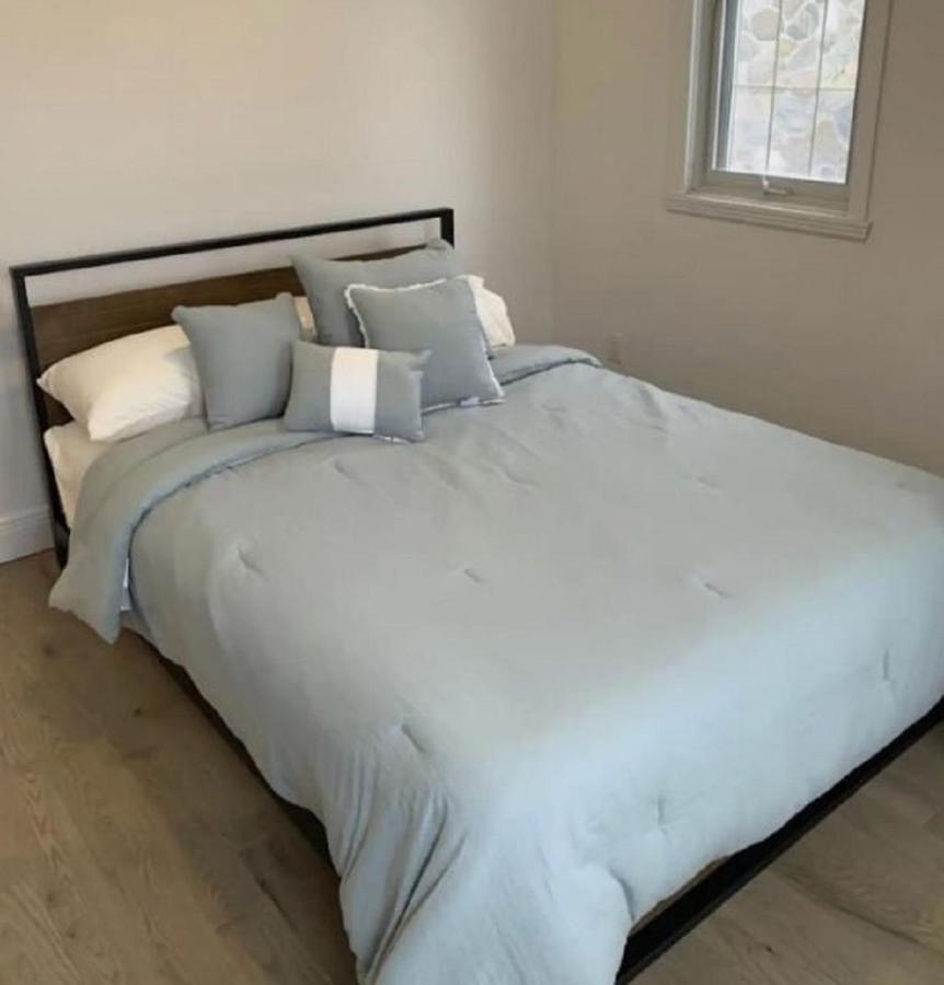 Free Parking, Beautiful 4 1/2- 2 Bedroom Apartment Montréal Kültér fotó