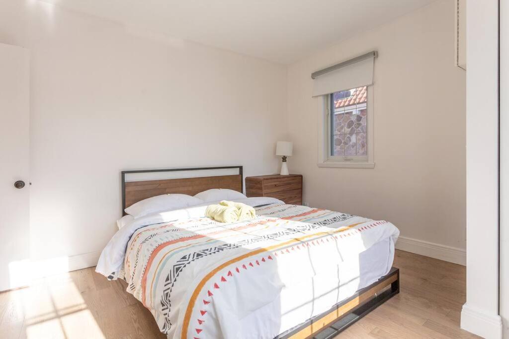 Free Parking, Beautiful 4 1/2- 2 Bedroom Apartment Montréal Kültér fotó
