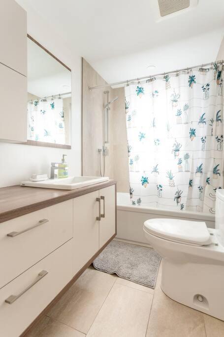 Free Parking, Beautiful 4 1/2- 2 Bedroom Apartment Montréal Kültér fotó