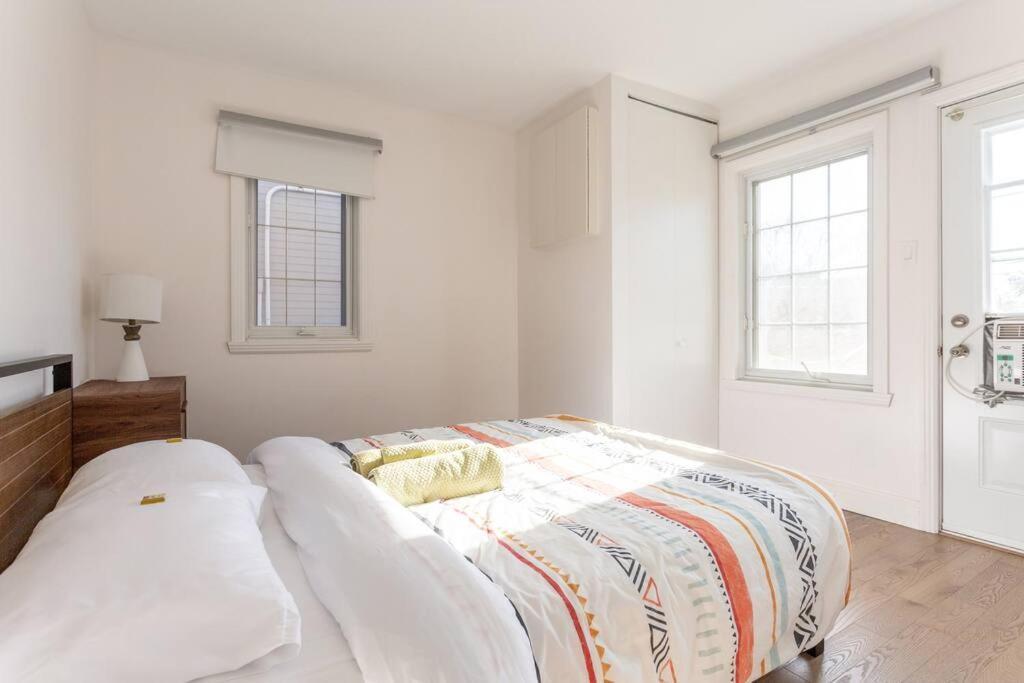 Free Parking, Beautiful 4 1/2- 2 Bedroom Apartment Montréal Kültér fotó