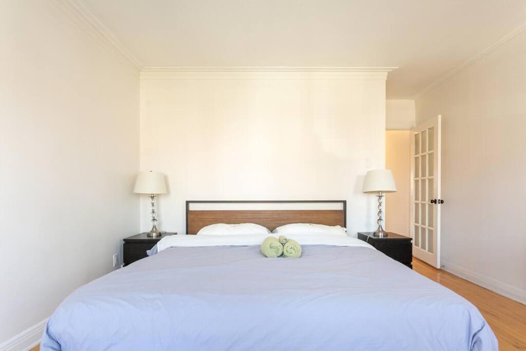 Free Parking, Beautiful 4 1/2- 2 Bedroom Apartment Montréal Kültér fotó