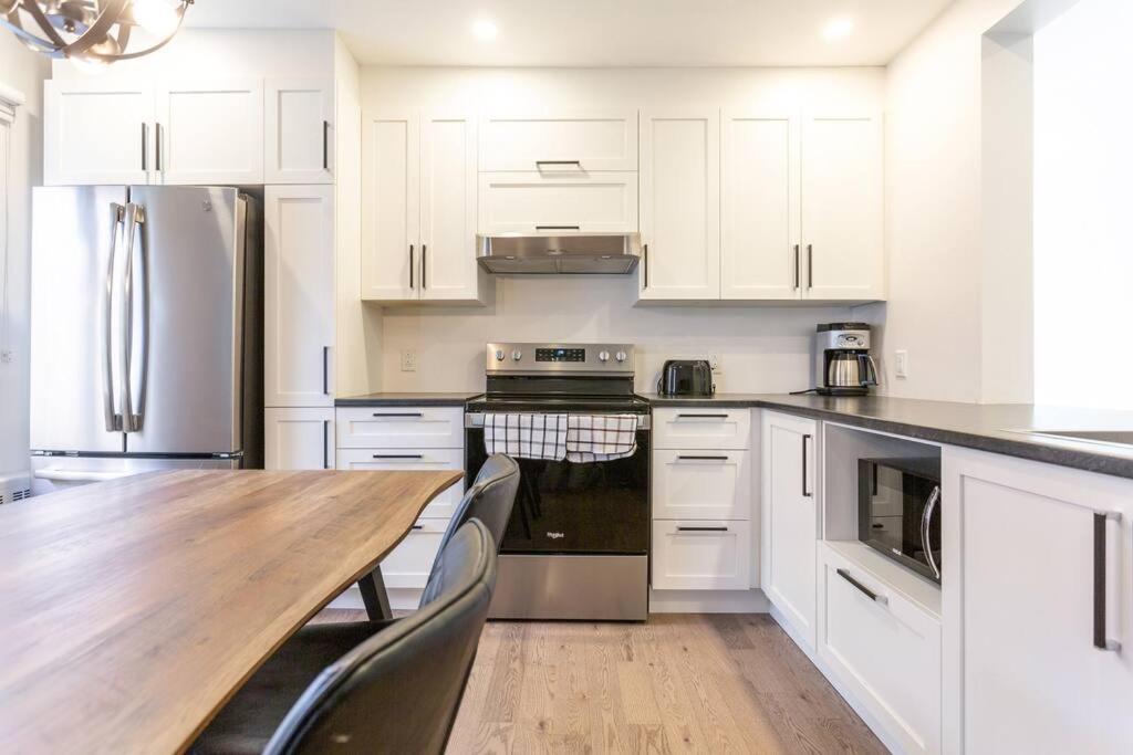 Free Parking, Beautiful 4 1/2- 2 Bedroom Apartment Montréal Kültér fotó