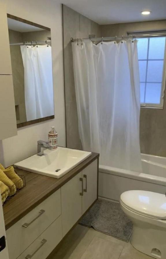 Free Parking, Beautiful 4 1/2- 2 Bedroom Apartment Montréal Kültér fotó